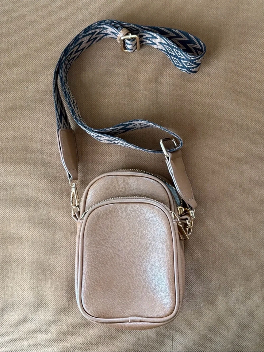 NWOT Women’s Neutral Crossbody Bag with Patterned Strap